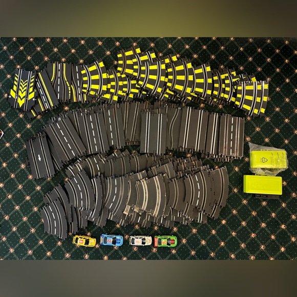 Kids Connection Deluxe Road Race Set Battery Operated Plus Lots Extra Tracks ! - Picture 1 of 5